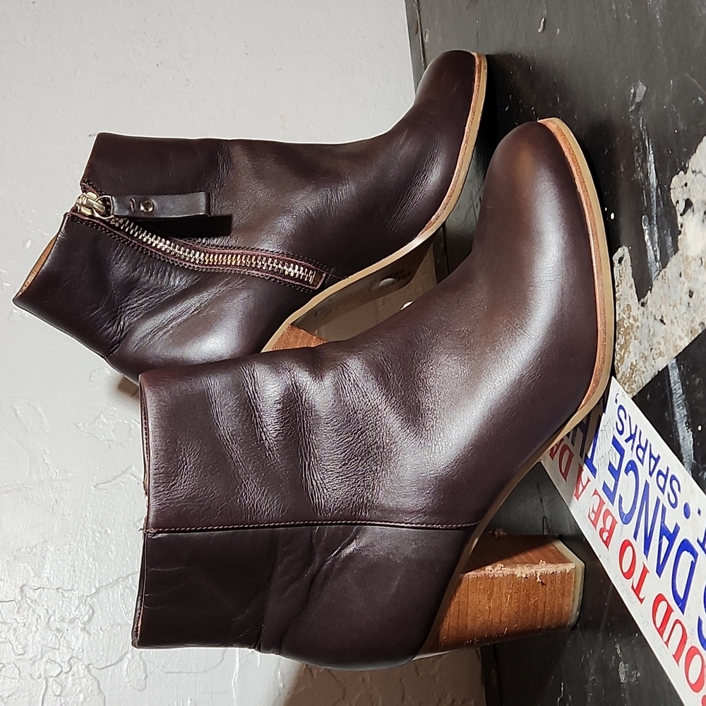 & OTHER STORIES 8 Leather Round Toe Zip Stacked Heel Bootie